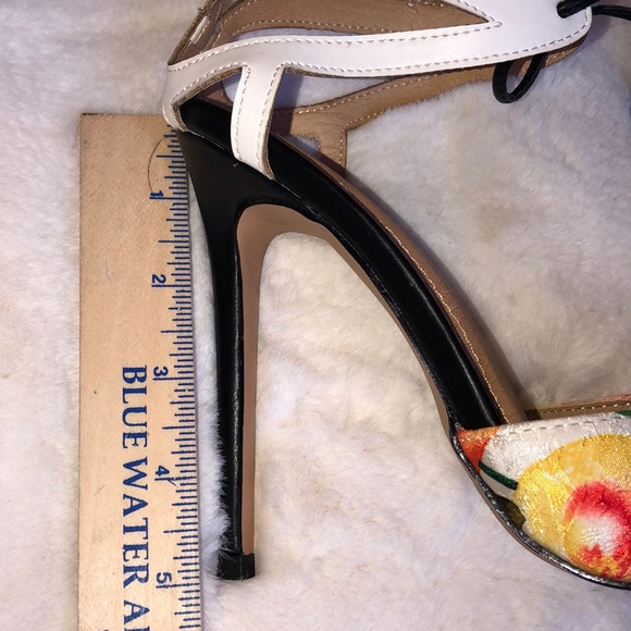 ๐ Sale was $65 will go back ๐ New Alba Flower Heels Size 7.5 - Picture 5 of 5